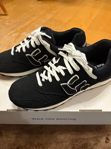 뉴~즈 블랙 스니커즈 당선품