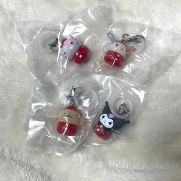 산리오 캐릭터즈 딸기 마크 액세서리