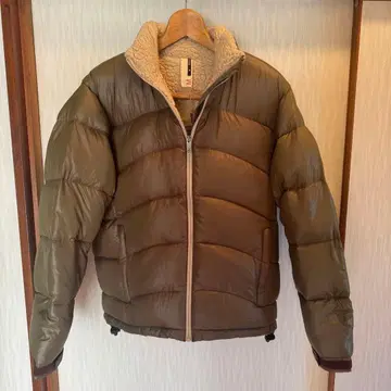 올리브색 다운 자켓 M 사이즈