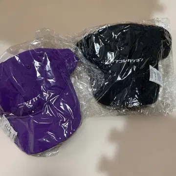 니시노 카나 캡 블랙과 보라색