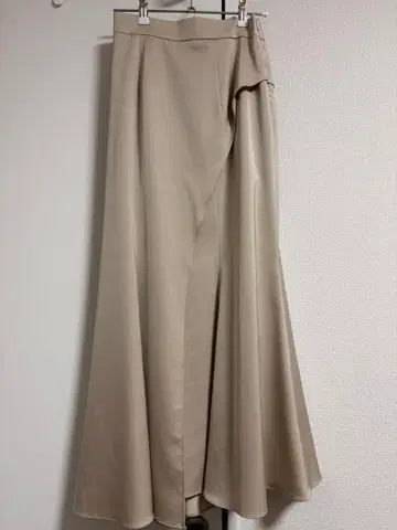 [ 새상품급 ] LAGUNAMOON 베이지 새틴 스커트