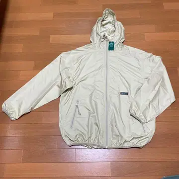 AIGLE 후드 부착 점퍼 크림색