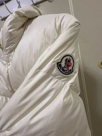 화이트 다운 자켓