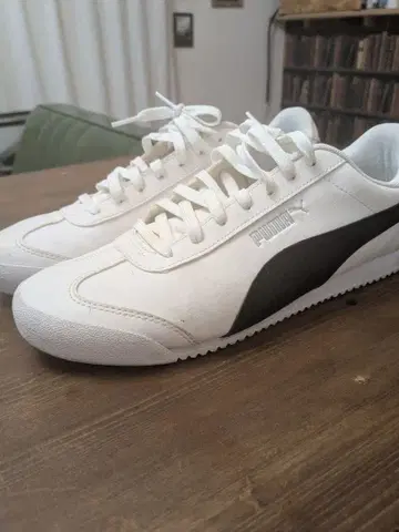 PUMA 화이트/블랙 스니커즈