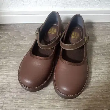 연말 대처분 세일 가죽 스트랩 슈즈 브라운 22.5cm