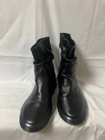 블랙 가죽 부츠