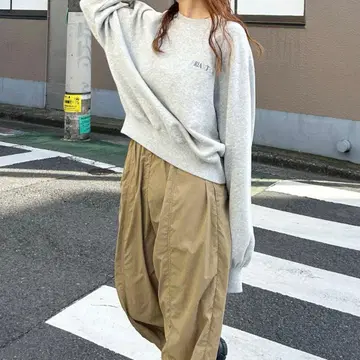 앵그리트 그레이 트레이닝복