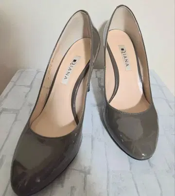 DIANA 그레이 하이힐 23cm