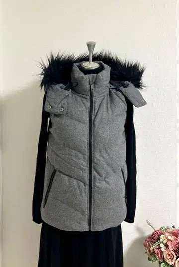 새상품급 GAP 다운 베스트 후드 부착 퍼 부착 그레이 갭 즉시 배송