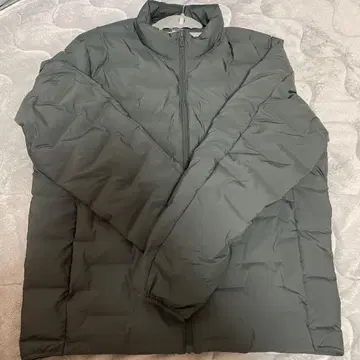 유니클로 퍼프 테크 자켓 올리브 XL