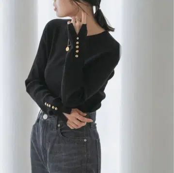 노블 버튼 디테일 타이트 리브 니트