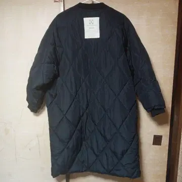 Lawy by corners 블랙 퀼팅 롱 코트