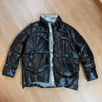 GORGE 블랙 다운 자켓