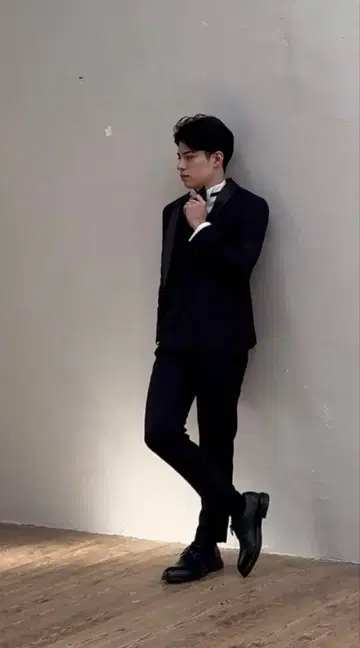 블랙 쓰리피스 턱시도 dree production