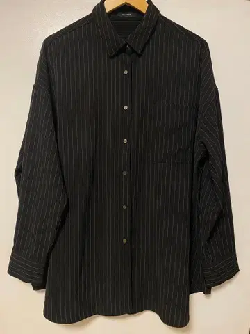 오버 사이즈 스트라이프 셔츠 블랙 지나시스