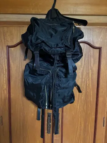 AKM의 백팩입니다.