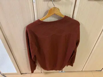 다크 오렌지 크루넥 스웨터