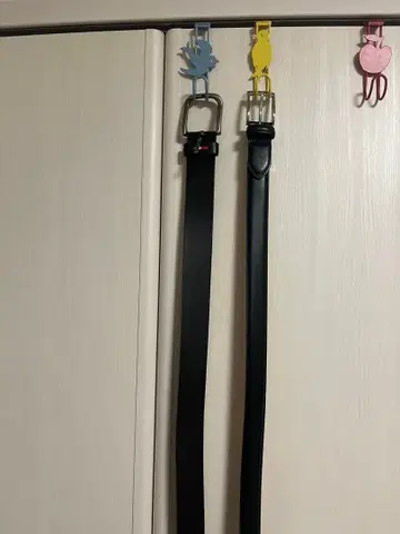 블랙 가죽 벨트 심플한 디자인