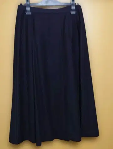 K.T 슬릿 플레어 스커트 무릎 아래 기장 블랙