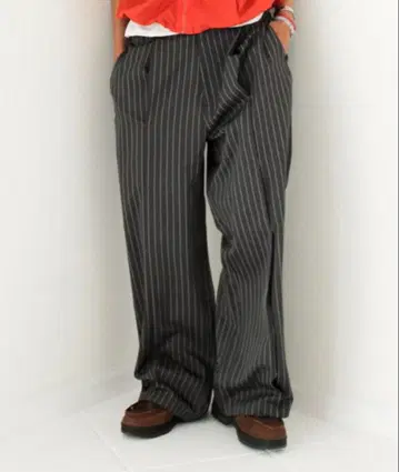 COMMON GUILT PRODUCTS 가운데 슬랙스