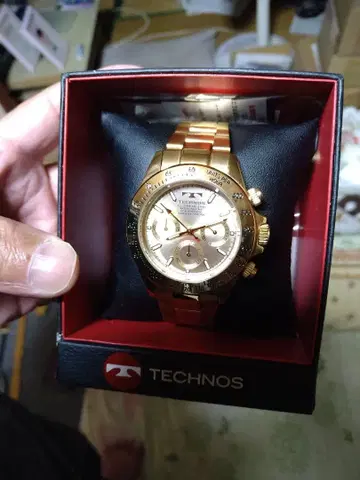 TECHNOS 골드 크로노그래프 시계