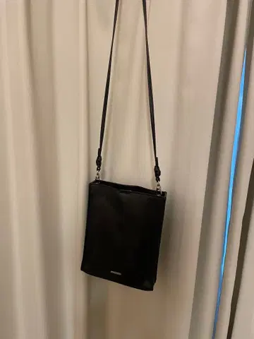 HARE 블랙 숄더백