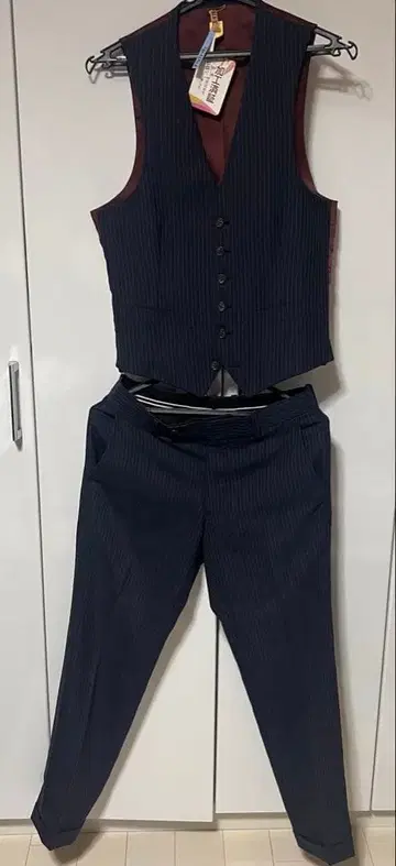 스트라이프 디자인 수트 베스트 슬랙스 세트 네이비