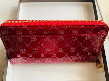 빨간색 꽃무늬 엠보싱 장지갑