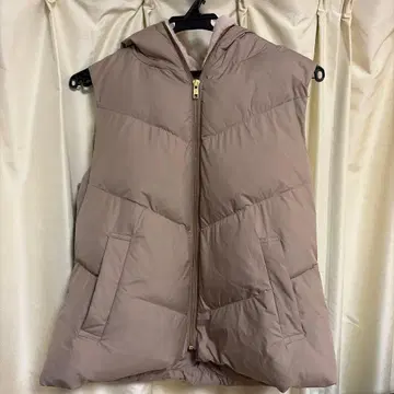 후드 부착 베이지 다운 베스트