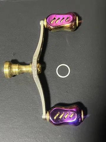 MAD CRAWL 낚시릴 핸들 골드/퍼플 O링 포함