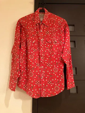 새상품급 락 마운트 빈티지 긴팔 셔츠 페이즐리 무늬 빨흰 고로즈