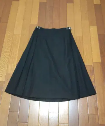 블랙 플리츠 랩 스커트