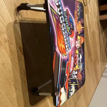 컬러풀 아트의 컴팩트 테이블