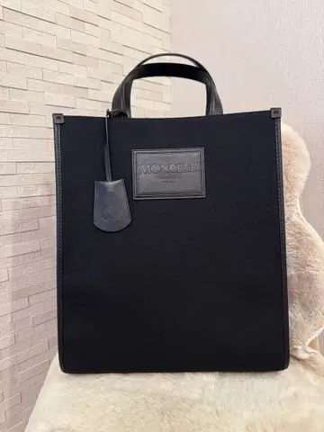 [ 택 포함 새상품 ] MONCLER 블랙 토트백