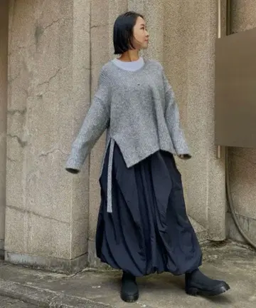 emmi atelier 에미 V넥 알파카 혼방 샤기 니트