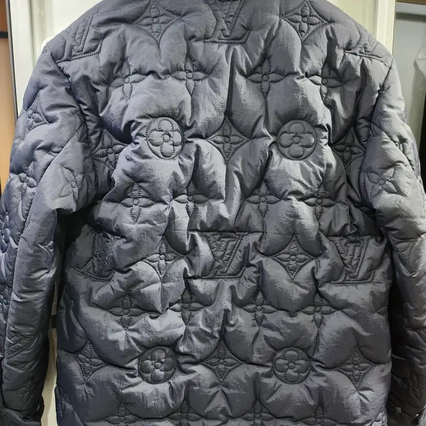 루이비통 퀼팅 모노그램 패딩 사진 4