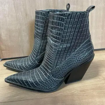 크로커다일풍 블랙 부츠 H&M