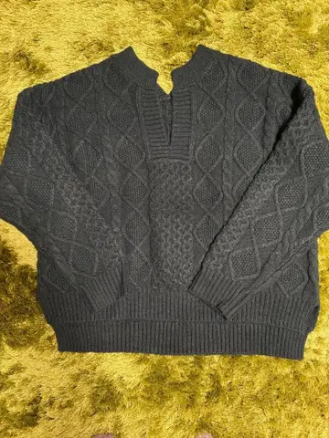 다크 그린 케이블 니트 스웨터