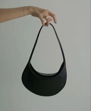 [ anuke ] 레더 라운드 백 블랙