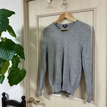 UNIQLO 캐시미어 100% 베이지 V넥 스웨터 M