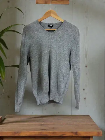 UNIQLO 캐시미어 100% 베이지 V넥 스웨터 M