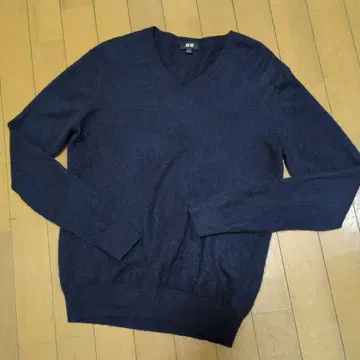 UNIQLO 캐시미어 100% V넥 스웨터 S 사이즈 블랙