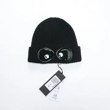 CP 컴퍼니 블랙 니트 모자 아이웨어 포함