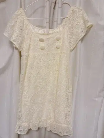 아이보리 레이스 버튼 원피스