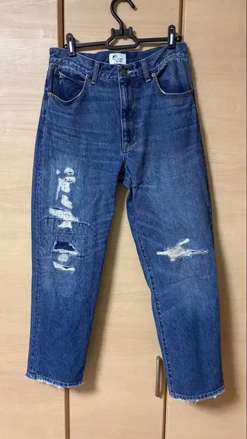 코무돗토 유타 착용 BOYS IN TOYLAND 데님 팬츠