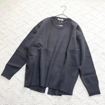 [ 새상품 ] MAITRESSE 메틀리제 백 슬릿 니트 야마다야