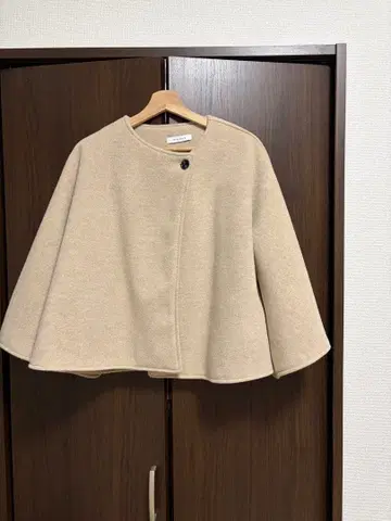 MINAGRAM 베이지 케이프 코트