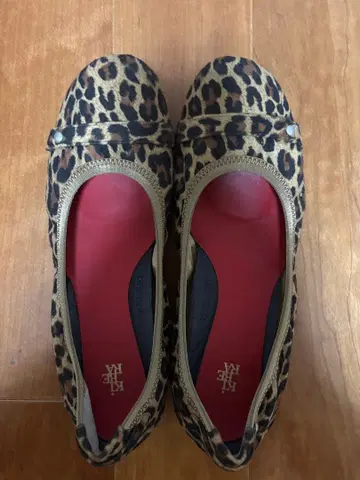 KIBERA 레오파드 무늬 플랫슈즈 25cm (보통 너비)