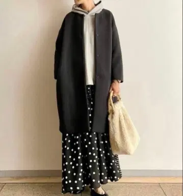 BEARDSLEY 비어즐리 종이상자 마르코 코트