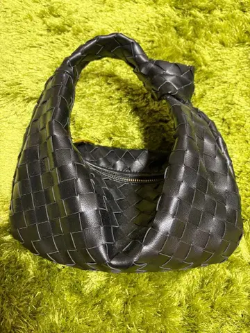 블랙 가죽 핸드백